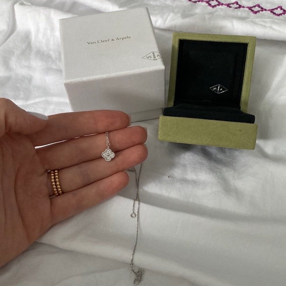 Authentic Sweet Alhambra Diamond Necklace - Picture 8 of 17